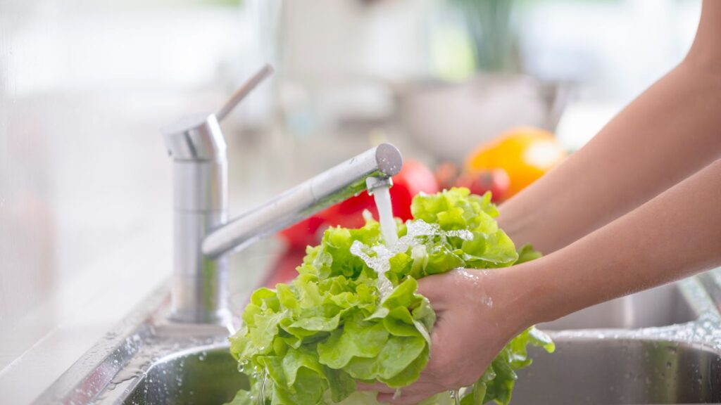 What’s Safe to Eat During the Cyclosporiasis Outbreak? Experts Share Their Personal Rules