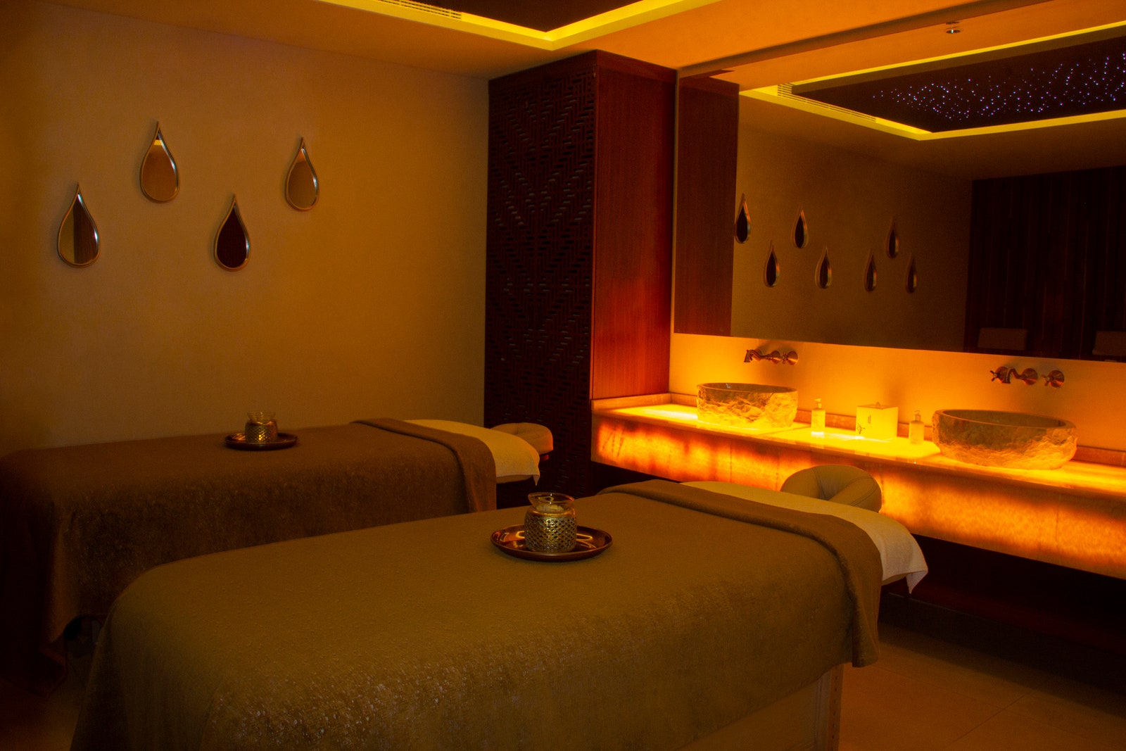 Image may contain Plate Cup Bed Furniture and Spa